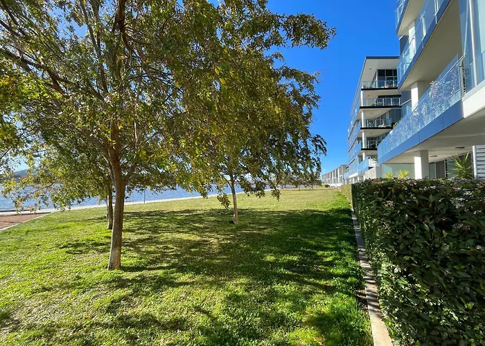 Lakeview Luxe - Ev Charger, Pool, Gym, Location +