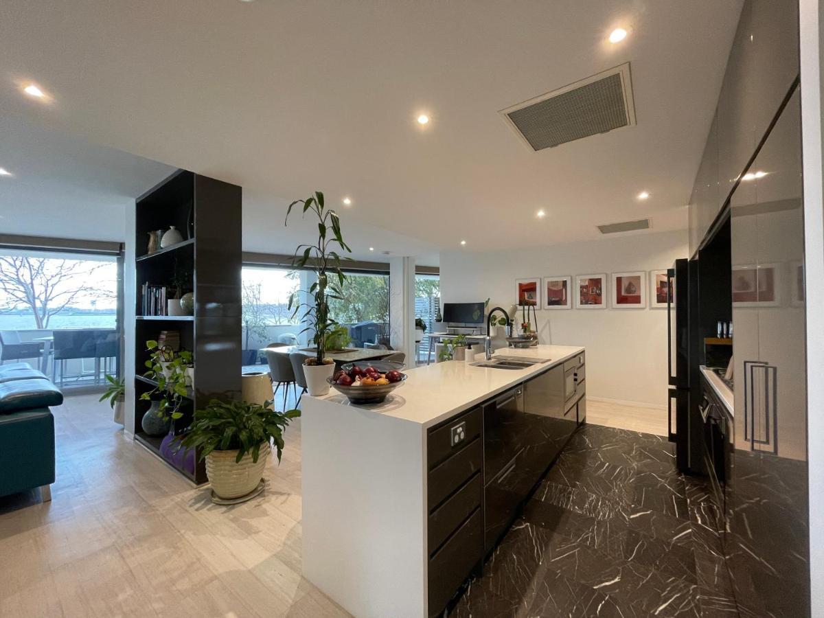 Lakeview Luxe - Ev Charger, Pool, Gym, Location + Apartment *