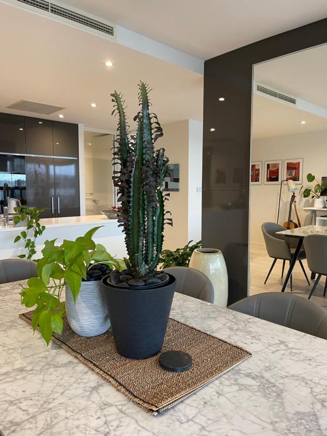 Lakeview Luxe - Ev Charger, Pool, Gym, Location + Apartment Kingston