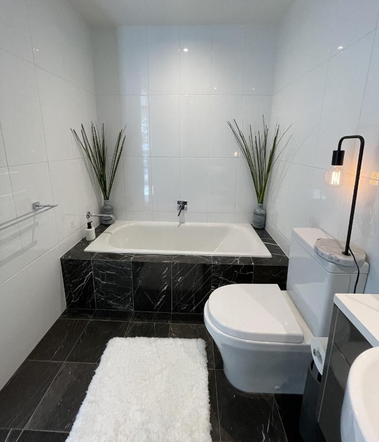 Lakeview Luxe - Ev Charger, Pool, Gym, Location + * Kingston