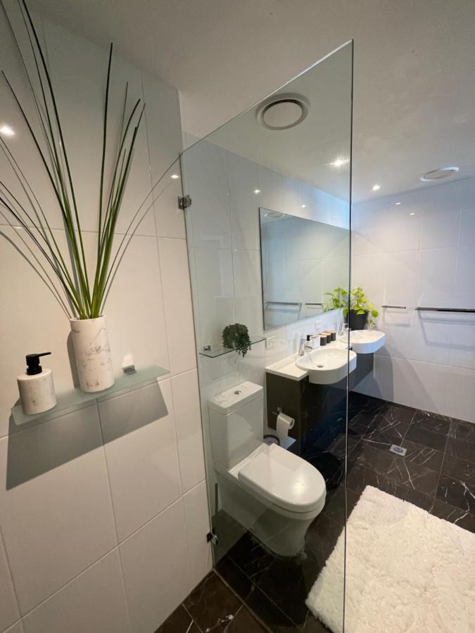 Lakeview Luxe - Ev Charger, Pool, Gym, Location + Kingston