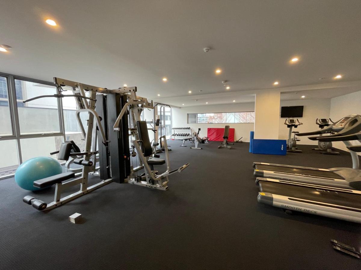 Lakeview Luxe - Ev Charger, Pool, Gym, Location + Apartment