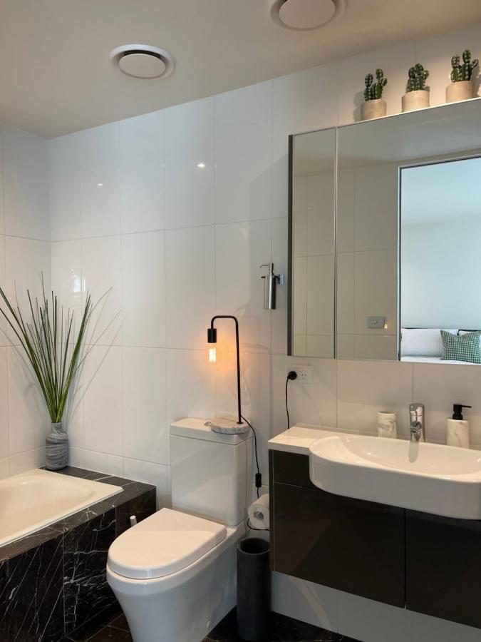 Lakeview Luxe - Ev Charger, Pool, Gym, Location + *