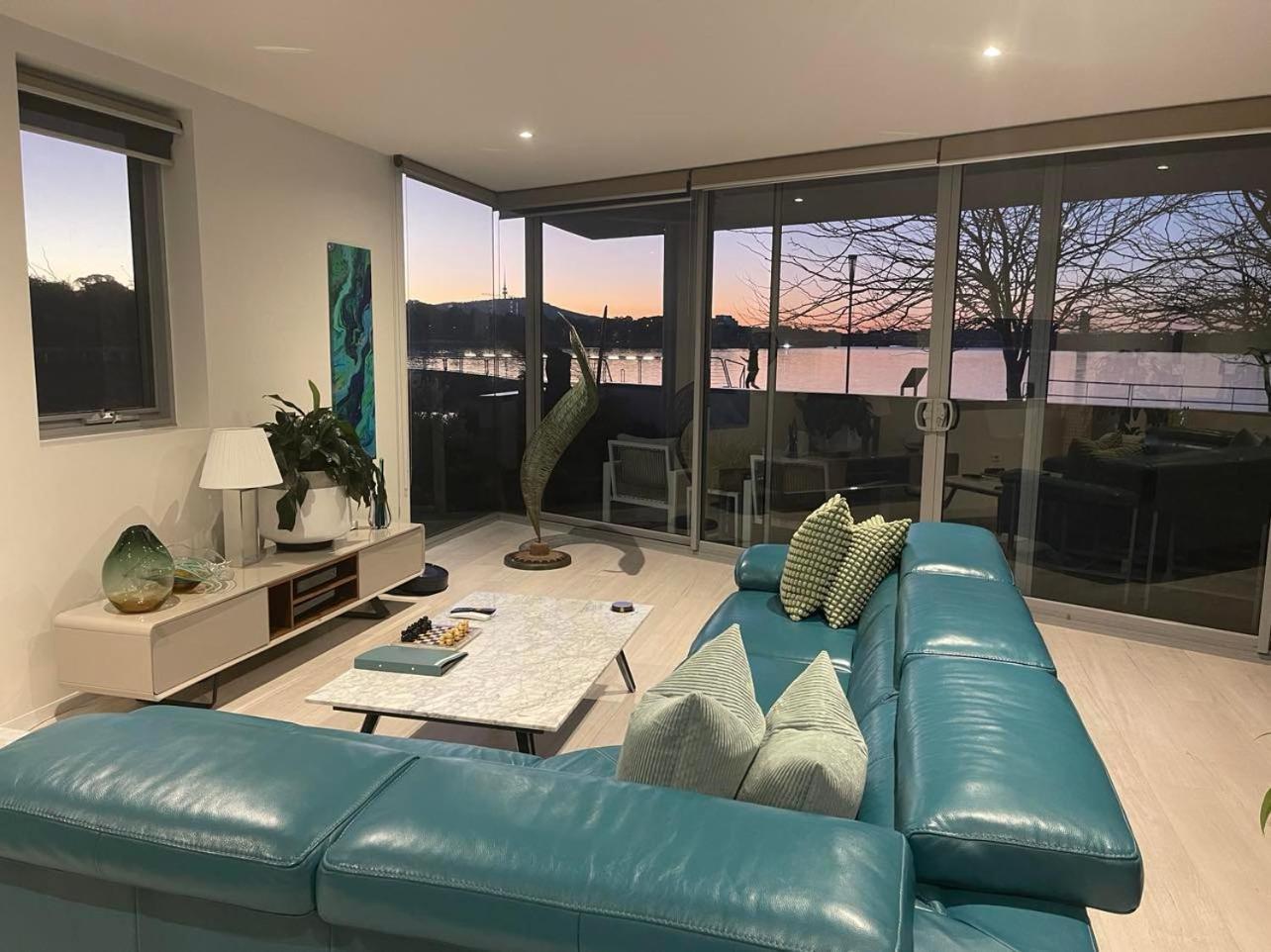 Lakeview Luxe - Ev Charger, Pool, Gym, Location +