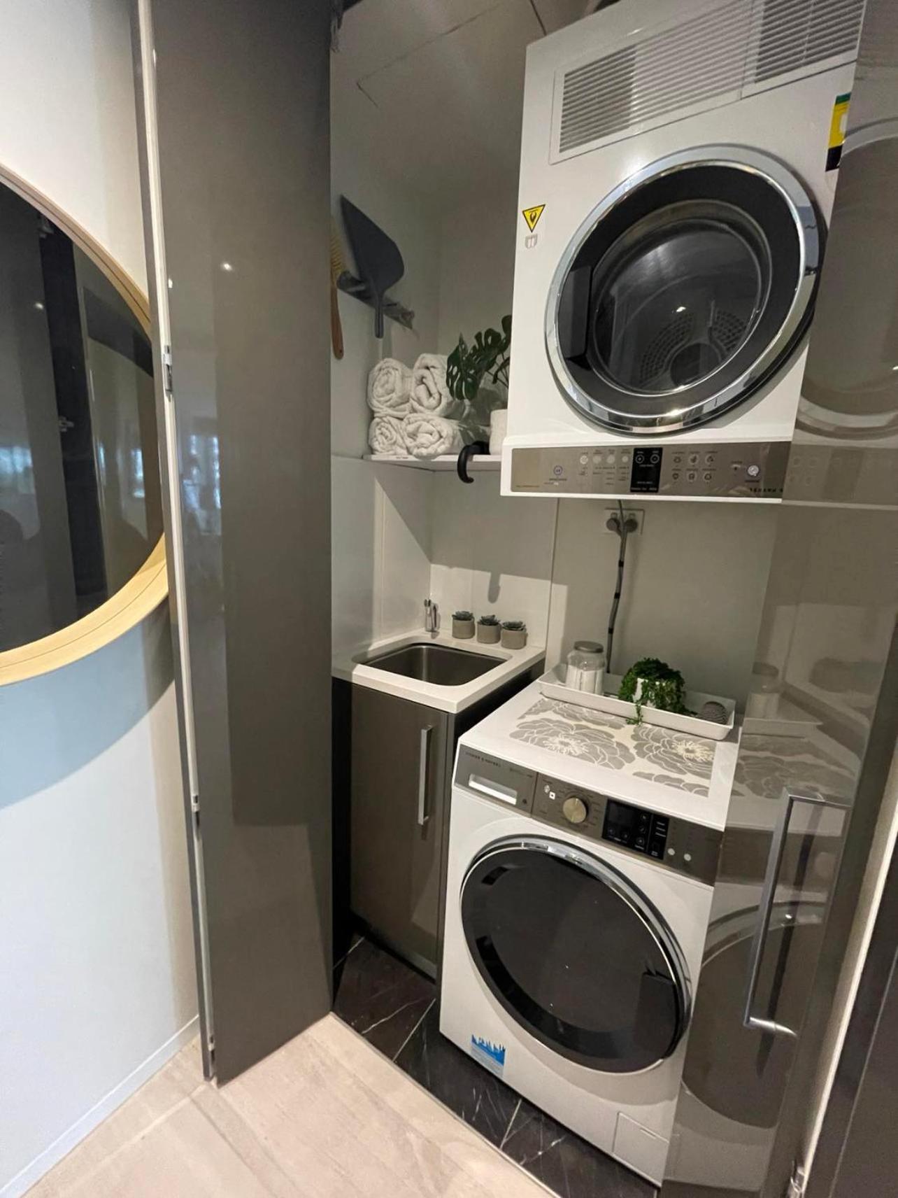 Apartment Lakeview Luxe - Ev Charger, Pool, Gym, Location + Kingston