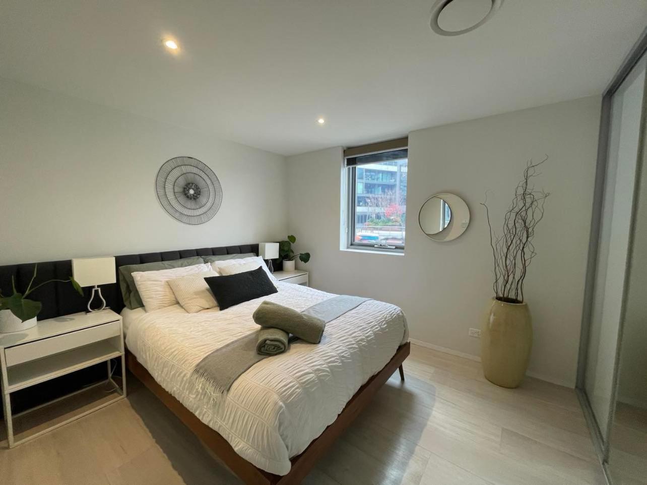 Apartment Lakeview Luxe - Ev Charger, Pool, Gym, Location + Kingston